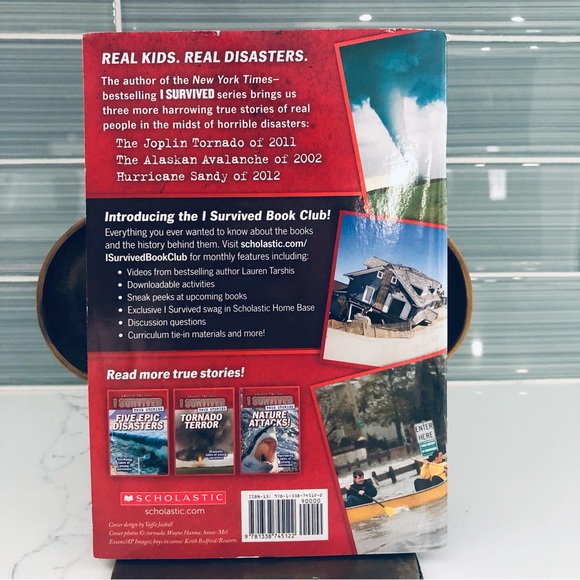 Scholastic 3 Books Plus Totoro Bookmarks - Picture 3 of 9